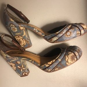 Miss Me Womens block heels brown blue floral strap